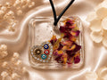 MEDALLION WITH D.FLOWERS
