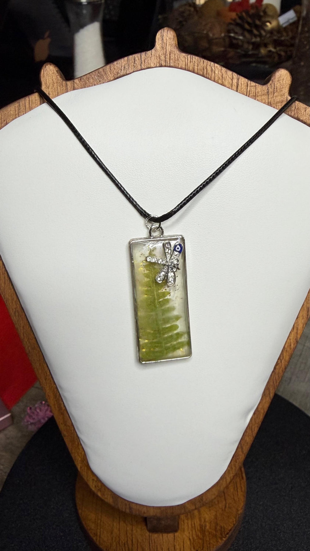 Natural Fern Leaf Resin Pendant Necklace with Dragonfly Charm – Rustic Elegant Jewelry