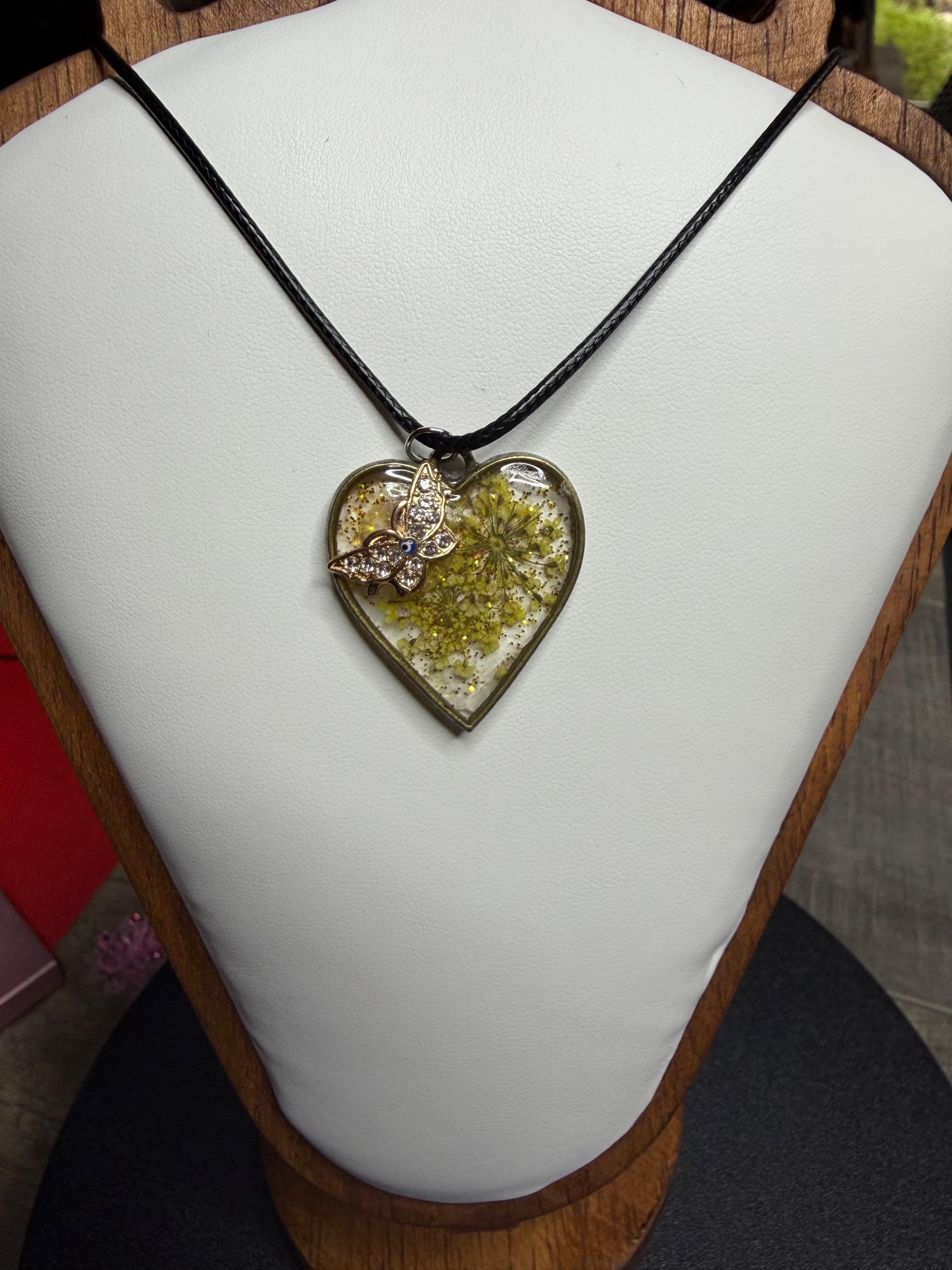 PENDANT HEART FLOWERS