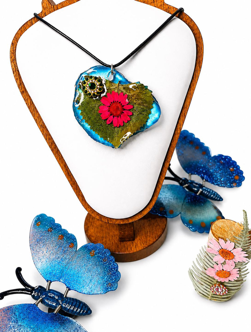 HANDMADE RESIN PENDANT