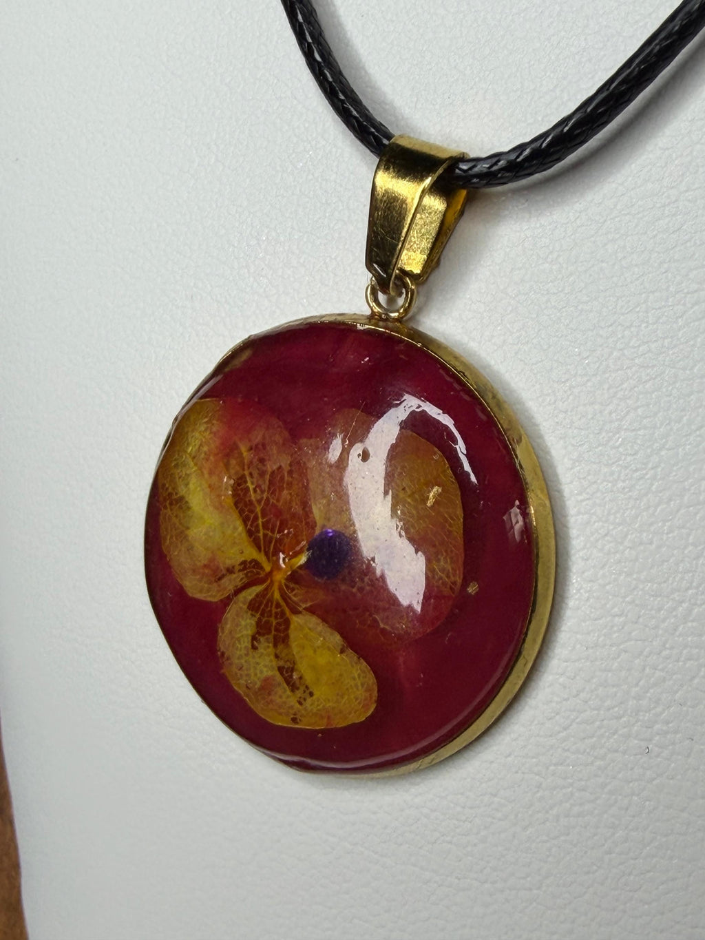PENDANT WITH FLOWER