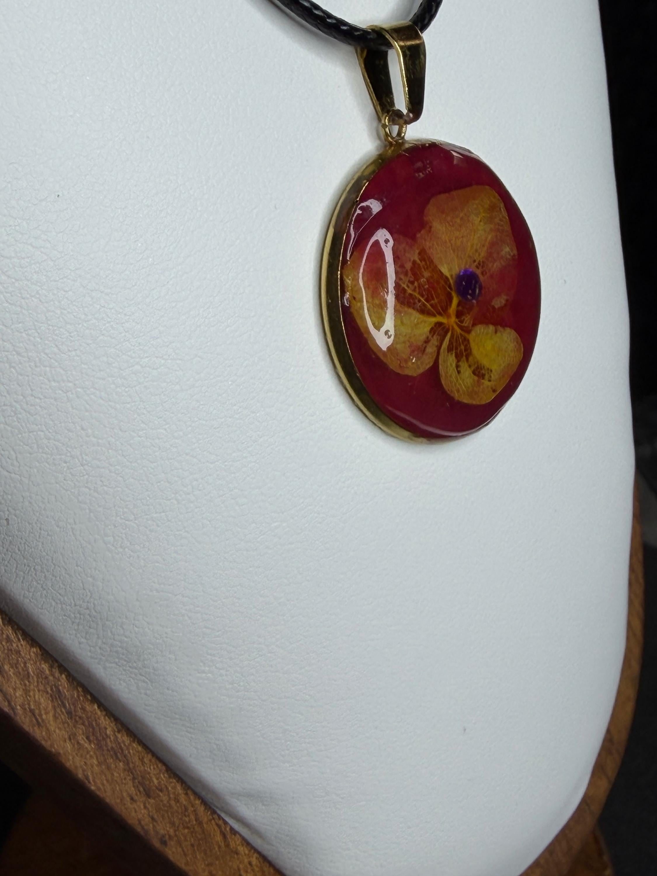 PENDANT WITH FLOWER