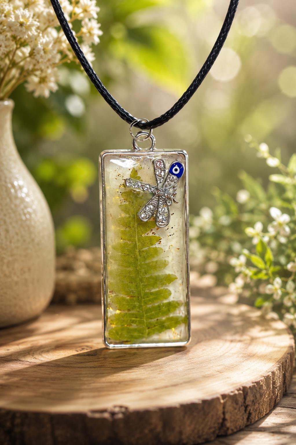 Natural Fern Leaf Resin Pendant Necklace with Dragonfly Charm – Rustic Elegant Jewelry
